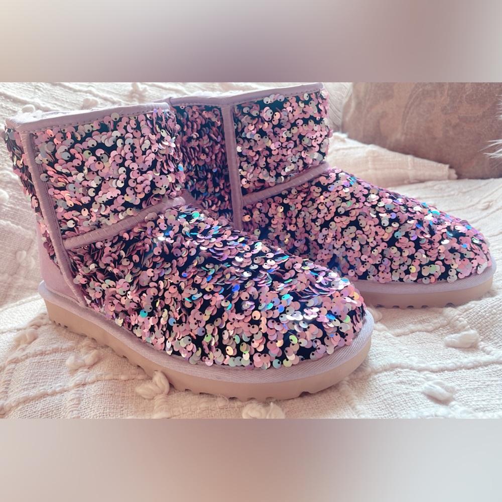 UGGs brand new, never worn, size 7, adorable short sequence style